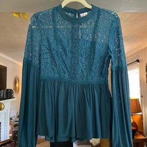 FRANCESCA’S ALYA BLUE LACE BABYDOLL LONGSLEEVE TOP